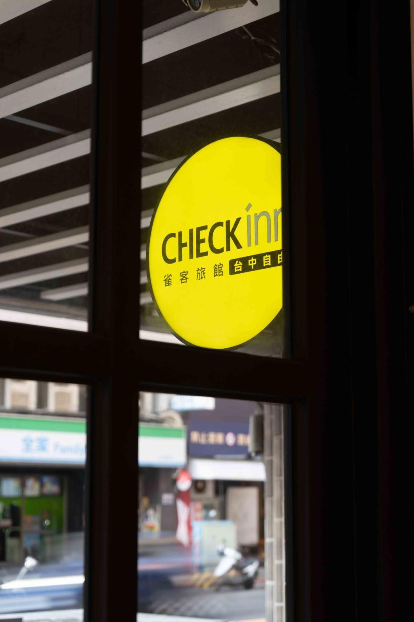 Check Inn Taichung Ziyou Exteriör bild